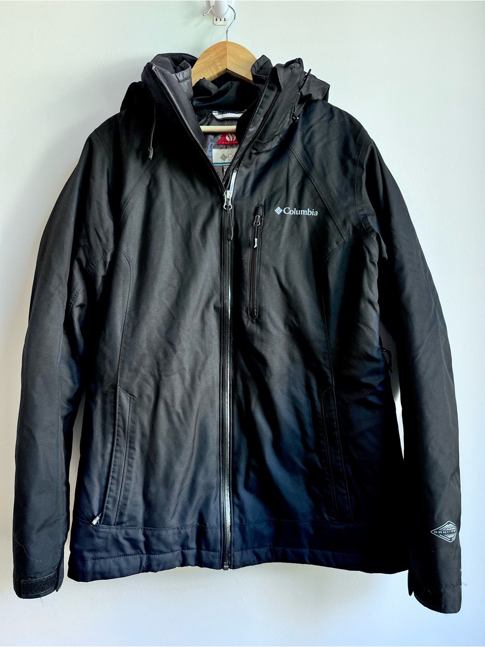 Columbia Women’s M Black Omni Tech Waterproof Hooded 2 in 1 Layer Ski Jackets